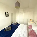 Cozy Apartment - Minutes Walk To Oxford Street